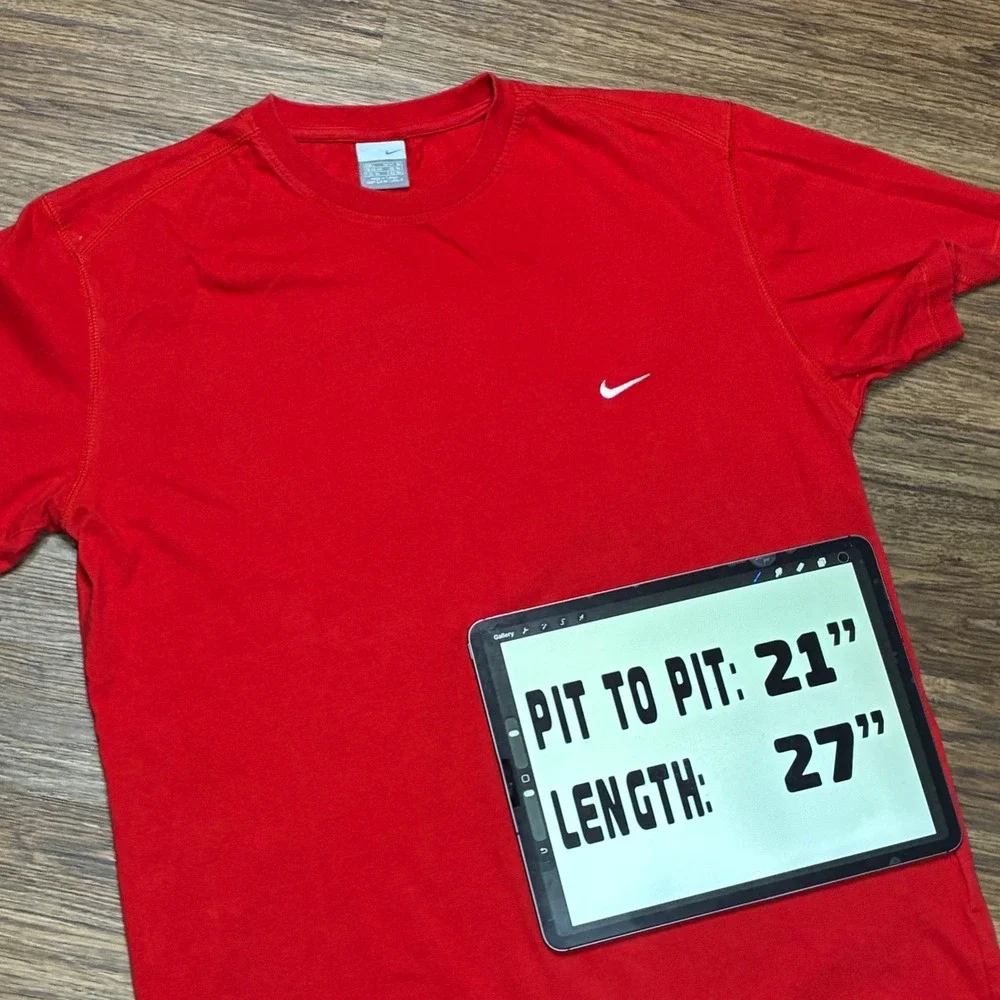 Vintage Nike Red Mini Swoosh T-Shirt Men's 90s Y2K Embroidered Logo Tee